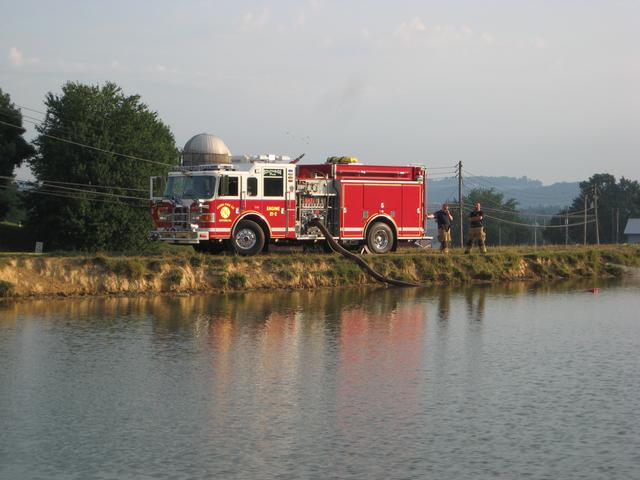 Engine 21-2 drafting at a Quarryville barn fire.